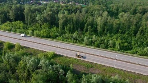 The camera follows the Tractor. Vidéo 111585435