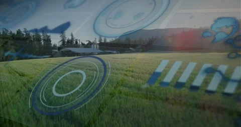 Camera gliding over crop field toward farm, initiating HUD parallax with rings Vidéo 331701012