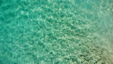 Camera hangs over the turquoise sea water near of the beach Video stock 101486690