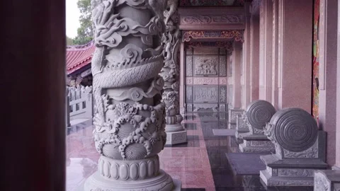 A camera move take of walking through a aisle of a temple in Taiwan. Stock Footage 140248197