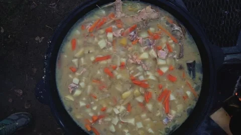 Camera movement to the cauldron with ready soup Video stock 169960388