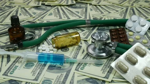 Camera movement over medicaments and money 動画素材 89452905