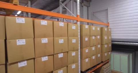 Camera moves between warehouse racks Video stock 107273913