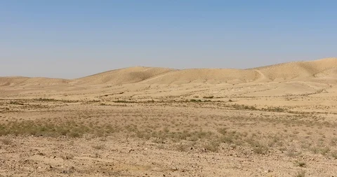 Camera moves on hills in desert at winter Vídeos de archivo 120981571