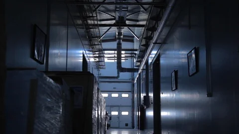 Camera moving back inside the large industrial building  Vídeo Stock 109555503