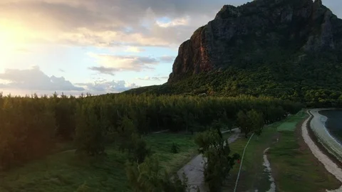 Camera moving up discovering sunset at Le Morne Video stock 120427056
