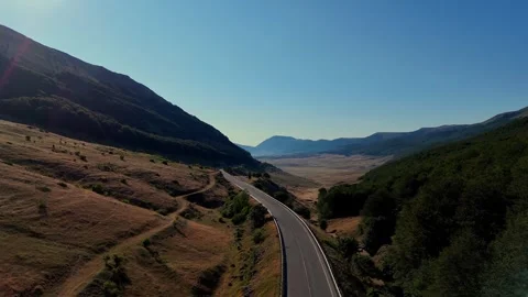 Camera moving forward above mountain road Video stock 282878622