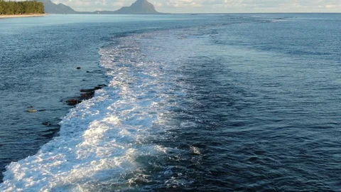 Camera moving forward along ocean shoreline with waves Video stock 120426811