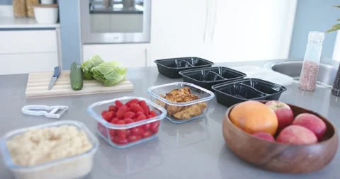 Camera moving forward, focusing on clear containers wooden fruit bowl and empty 库存影片 339652185
