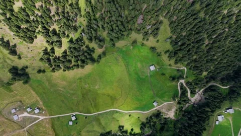 Camera moving forward over mountainous landscape 스톡 동영상 283277248