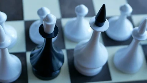 Camera moving from out of focus position into the chess battlefield Stockbeeldmateriaal 116058092