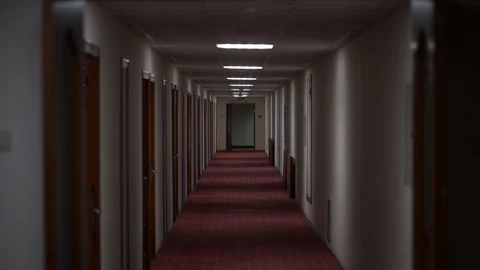 Camera moving through empty hotel corridor 库存影片 289659078