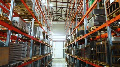 Camera moving through warehouse with goods 库存影片 138177331