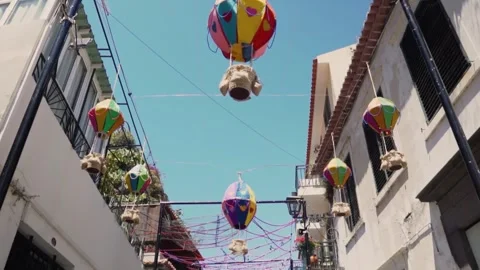 Camera moving under colorful balloons in european city Stockbeeldmateriaal 293159089
