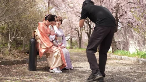 Camera Operator Crossing Kimono Baby Photo Shoot Stockbeeldmateriaal 344855457