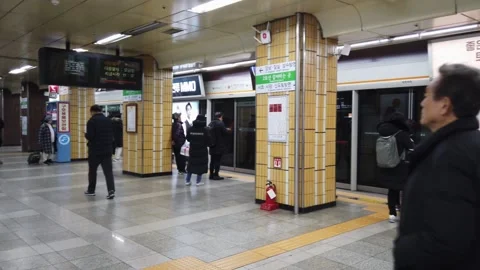 Camera pan around the waiting area of a busy subway station Stock Footage 260807163