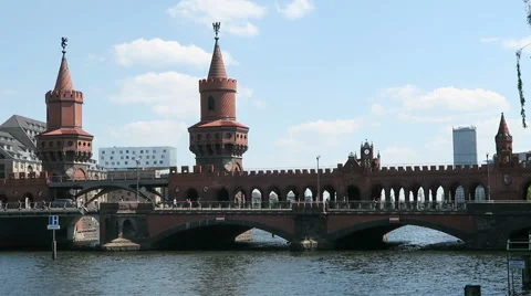 Camera pan over the Oberbaumbruecke in Berlin 스톡 동영상 63142053
