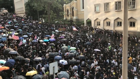 Camera Pan- Protesters Urge to pass the Hong Kong Human Rights and Democracy Act Stock Footage