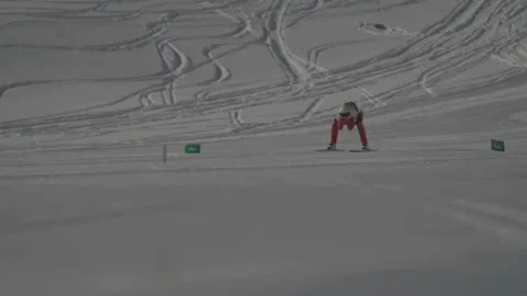 Camera pan red skier with green flags 스톡 동영상 346056233