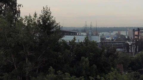 Camera pan from the rooftop of abandoned factory or plant around the industrial Vidéo 118041878