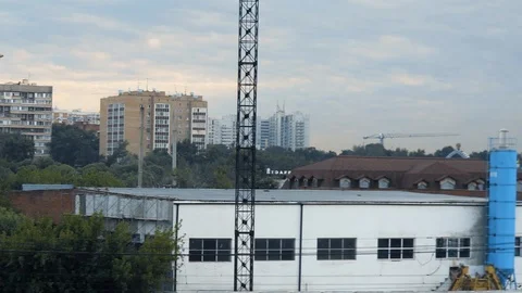 Camera pan from the rooftop of abandoned factory or plant around the industrial Vidéo 118042039