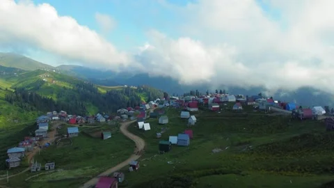Camera panning over small village in mountains 스톡 동영상 292803891