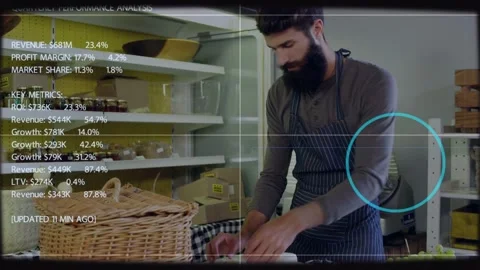 Camera panning up showing shop worker arranging bowls and grapes, HUD annotating 库存影片 334040666