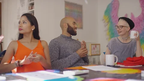 Camera pans across a room full of art students engaged in conversation before a  Free Stock Footage 112014612