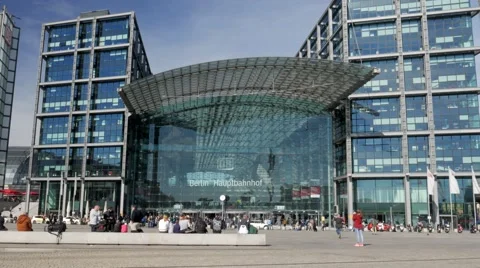 Camera pans away from Berlin Hauptbahnhof. Stock Footage 59087878