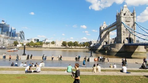 Camera pans from City Hall to Tower Bridge 스톡 동영상 95021378