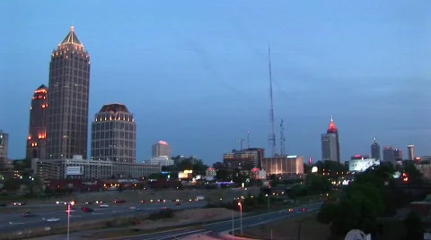 Camera pans-left over the city skyline of Atlanta, Georgia. Vidéo 438672