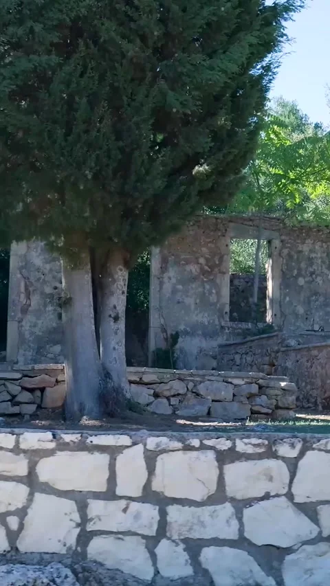 Camera pans over abandoned stone building ruins Stockbeeldmateriaal 294963981