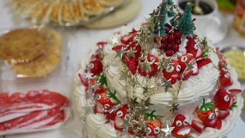 Camera pans over a table of fake food samples including cake gyoza and tempura 스톡 동영상 348098712
