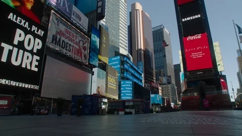 Camera Pans Revealing Empty Times Square Vídeo Stock 127432678