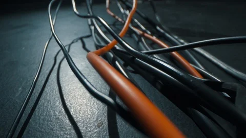 Camera passes between cables, macro shooting of cables, Laowa 24 mm 库存影片 126626946