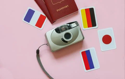 The camera, passports, flags of the countries of the world are depicted on a  Foto stock