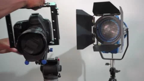Camera in a photo studio with backdrop and light equipment 库存影片 207104727