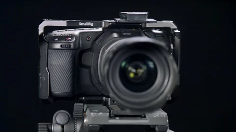 Camera Rack Focus To Lens Видео 121851471