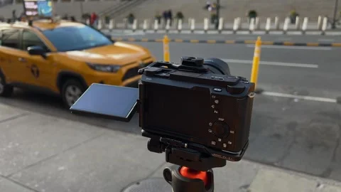Camera Setup in an Urban Environment Featuring Taxis and City Elements All 動画素材 295074590