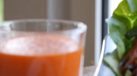 Camera slider on a shrimps salad Vídeo Stock 68996063