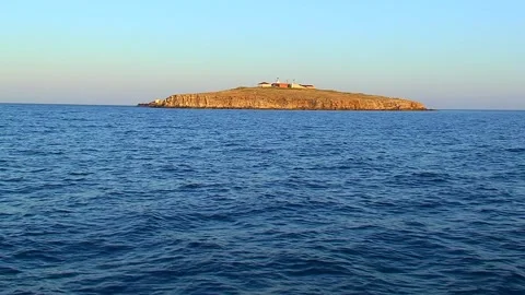 The camera slowly approaches toward the Snake Island. Video stock 236980021