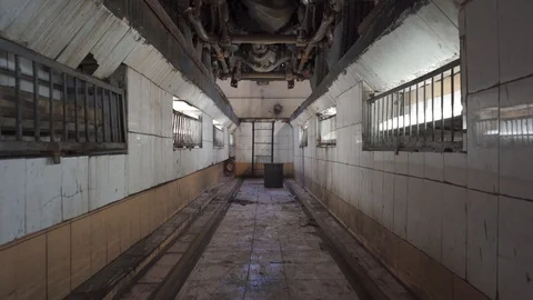 Camera span in an empty garage Stock Footage 102866193