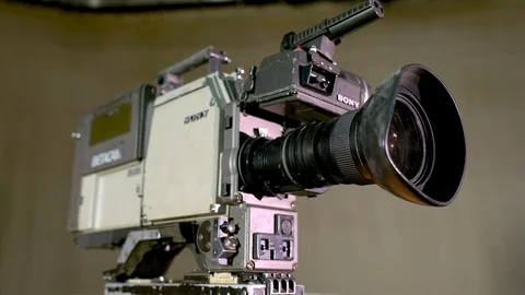 Camera on the stand in the studio Vídeo Stock 114518777