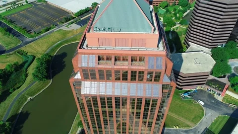 Camera Tilt View of The Gallagher Centre 스톡 동영상 94399029