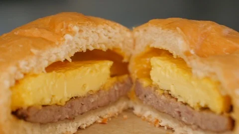 Camera turns in slow motion on egg sausage kolache Stockbeeldmateriaal 93485460