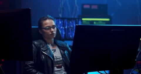 Camera zoming in on the Caucasian young software developer woman in glasses Stock Footage 124341624