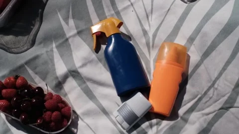 Camera zooms in on a beach composition with three sunscreens 스톡 동영상 313290966