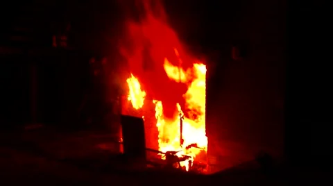 Cameraman first on scene at arson house fire with police officers Stock Footage 39982738
