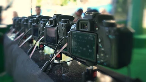 Cameras are installed in a semicircle to create a picture with a matrix effect 動画素材 90490721