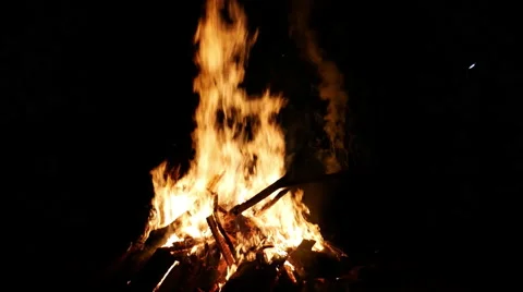 A camp bonfire in the mountain in the summer. 库存影片 68696676